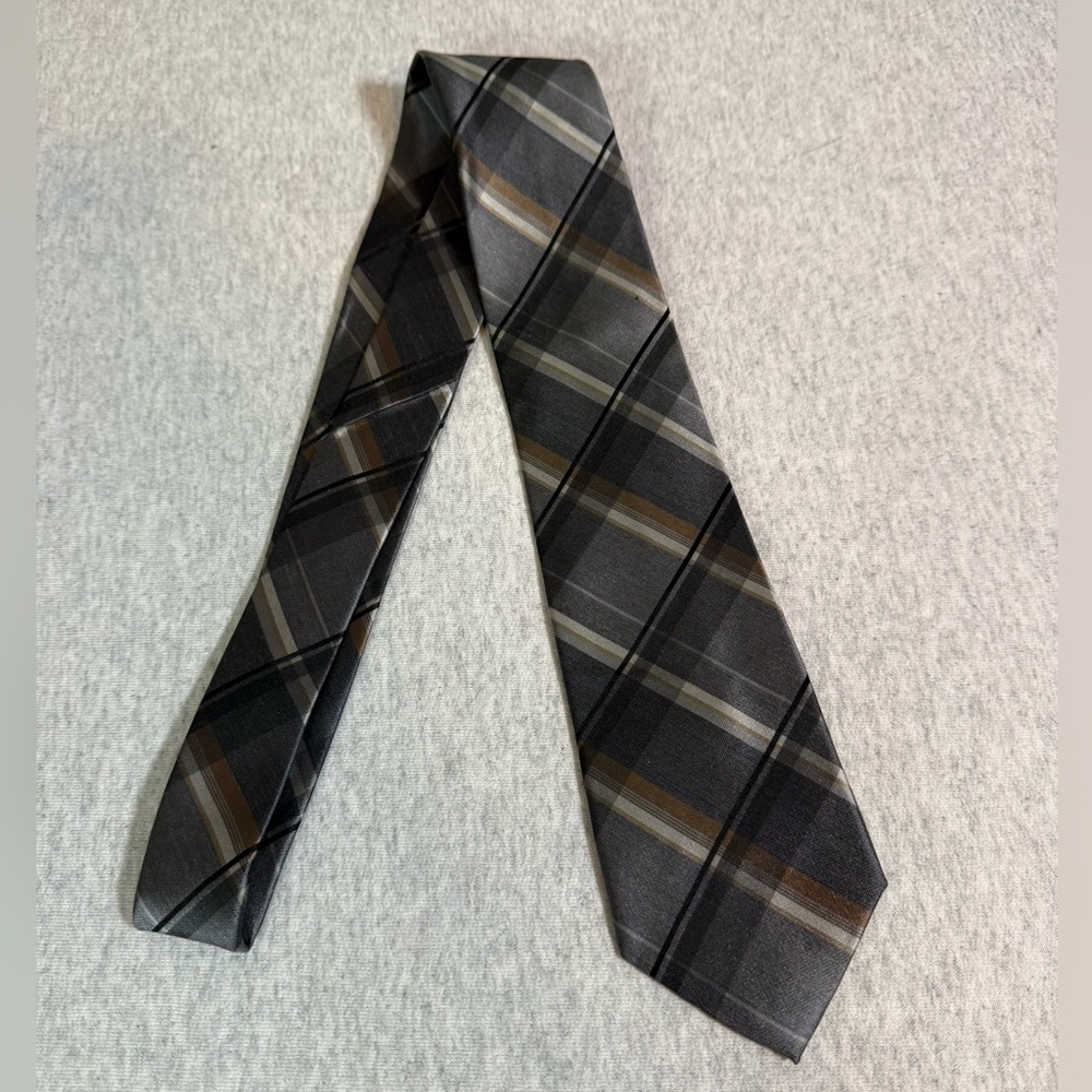 Calvin Klein Men’s 100% Silk Tie- Black‎ and Gray Plaid 🖤🩶